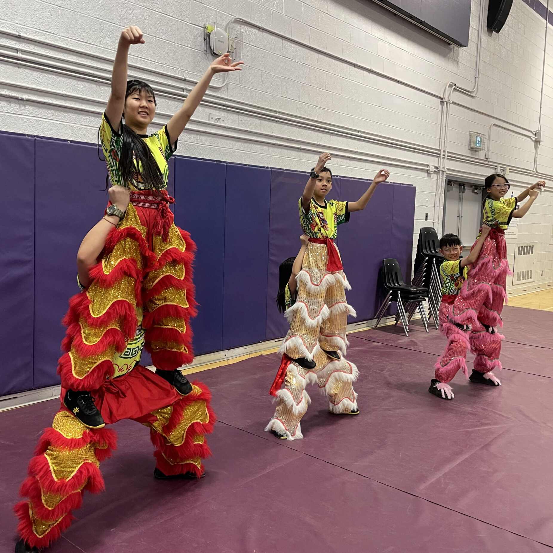 Junior KSK team members stacking